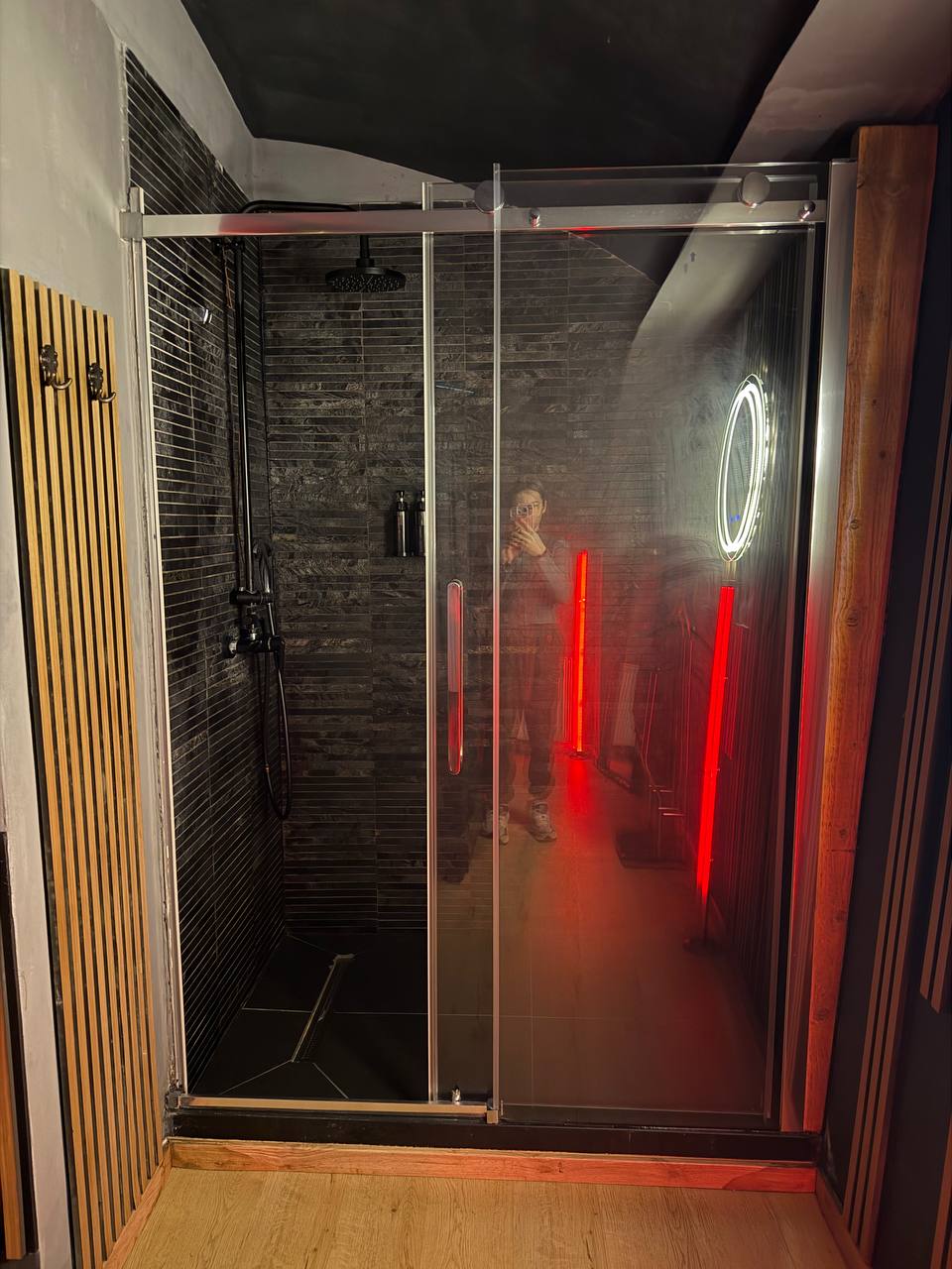 FOX CLUB — místnost 5, sprcha